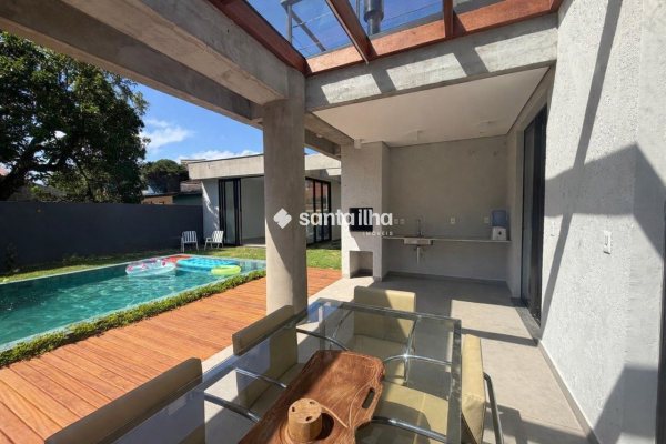 Casa à venda com 550m², 6 quartos, 6 suítes, 6 vagas no bairro Campeche em Florianopolis