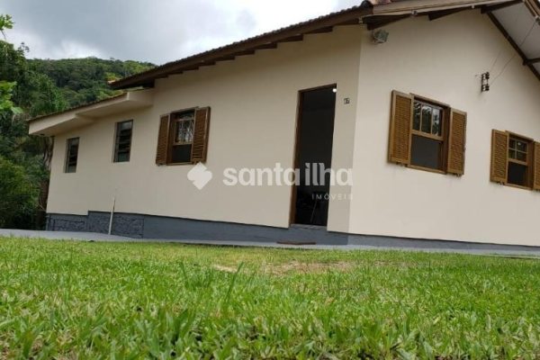 Casa à venda com 73m², 3 quartos, 5 vagas no bairro Rio Tavares em Florianópolis