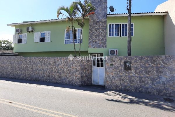 Casa à venda com 210m², 5 quartos, 2 vagas no bairro Campeche em Florianópolis