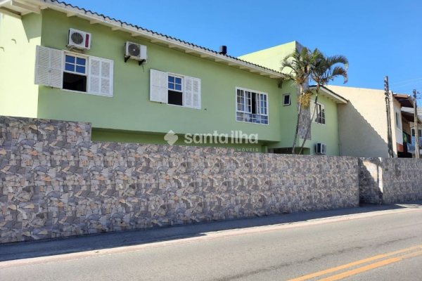 Casa à venda com 210m², 5 quartos, 2 vagas no bairro Campeche em Florianópolis