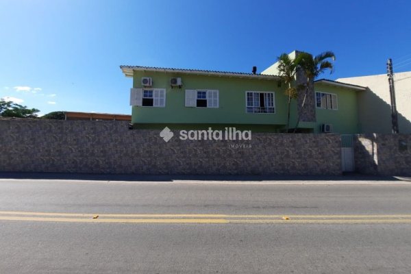 Casa à venda com 210m², 5 quartos, 2 vagas no bairro Campeche em Florianópolis