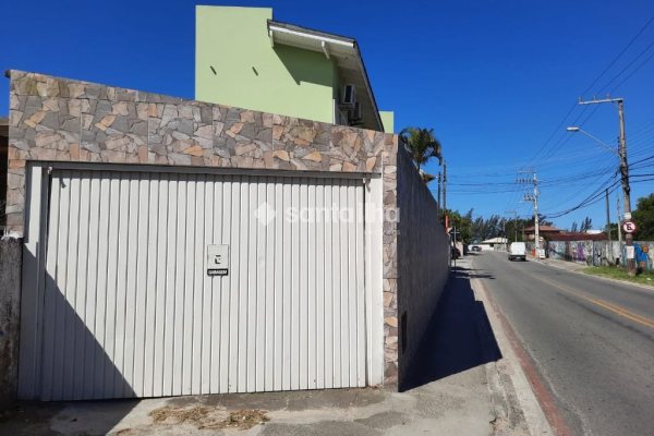 Casa à venda com 210m², 5 quartos, 2 vagas no bairro Campeche em Florianópolis