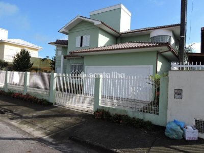 Casa à venda com 245m², 4 quartos, 1 suíte, 2 vagas no bairro Campeche em Florianópolis - Foto 3