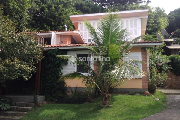 Casa à venda com 172m², 4 quartos, 2 suítes, 5 vagas no bairro Lagoa da Conceição em Florianópolis