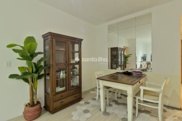 Apartamento à venda com 93m², 3 quartos, 1 suíte, 1 vaga no bairro Centro em Florianópolis