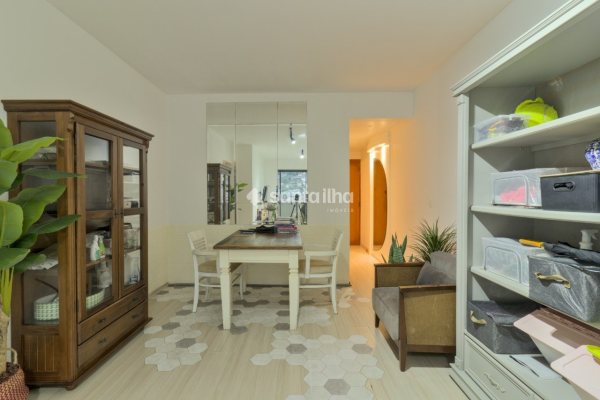 Apartamento à venda com 93m², 3 quartos, 1 suíte, 1 vaga no bairro Centro em Florianópolis