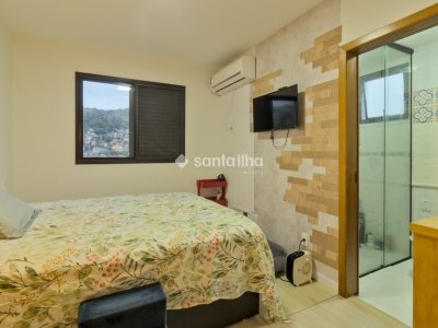 Apartamento à venda com 93m², 3 quartos, 1 suíte, 1 vaga no bairro Centro em Florianópolis - Foto 12