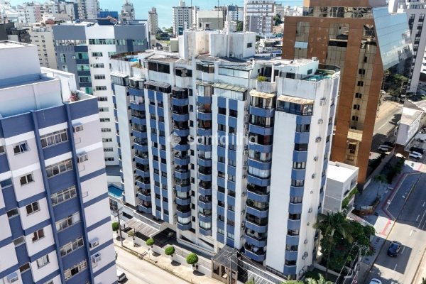 Apartamento à venda com 203m², 3 quartos, 1 suíte, 3 vagas no bairro Centro em Florianópolis