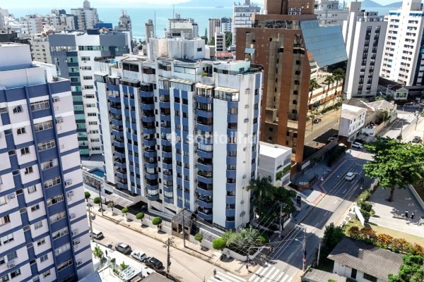 Apartamento à venda com 203m², 3 quartos, 1 suíte, 3 vagas no bairro Centro em Florianópolis