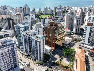 Apartamento à venda com 203m², 3 quartos, 1 suíte, 3 vagas no bairro Centro em Florianópolis - Foto 3