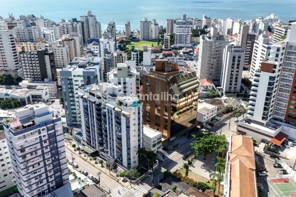 Apartamento à venda com 203m², 3 quartos, 1 suíte, 3 vagas no bairro Centro em Florianópolis