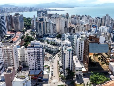 Apartamento à venda com 203m², 3 quartos, 1 suíte, 3 vagas no bairro Centro em Florianópolis - Foto 4