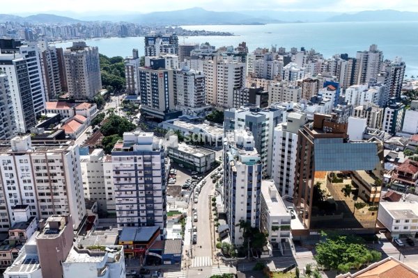 Apartamento à venda com 203m², 3 quartos, 1 suíte, 3 vagas no bairro Centro em Florianópolis