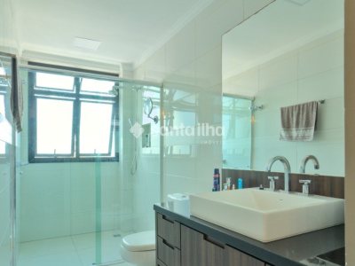 Apartamento à venda com 203m², 3 quartos, 1 suíte, 3 vagas no bairro Centro em Florianópolis - Foto 32