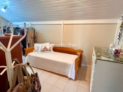 Casa à venda com 240m², 4 quartos, 2 suítes, 2 vagas no bairro Novo Campeche em Florianópolis - Foto 30