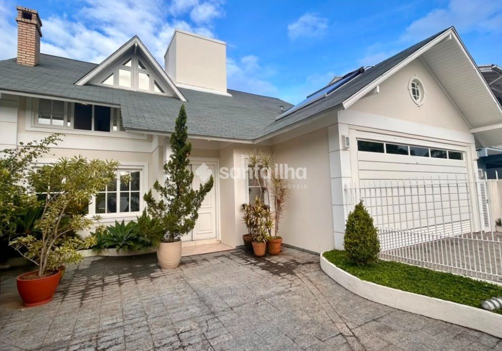 Casa à venda com 240m², 4 quartos, 2 suítes, 2 vagas no bairro Novo Campeche em Florianópolis - Foto 1