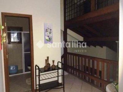 Casa à venda com 220m², 3 quartos, 1 suíte, 6 vagas no bairro Pântano do Sul em Florianópolis - Foto 4