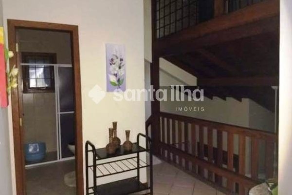 Casa à venda com 220m², 3 quartos, 1 suíte, 6 vagas no bairro Pântano do Sul em Florianópolis