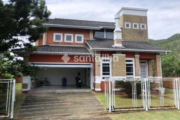 Casa à venda com 220m², 3 quartos, 1 suíte, 6 vagas no bairro Pântano do Sul em Florianópolis