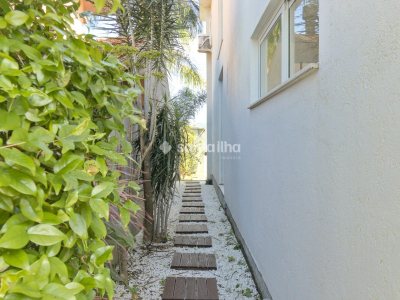 Casa à venda com 100m², 3 quartos, 1 suíte, 2 vagas no bairro Rio Tavares em Florianópolis - Foto 26