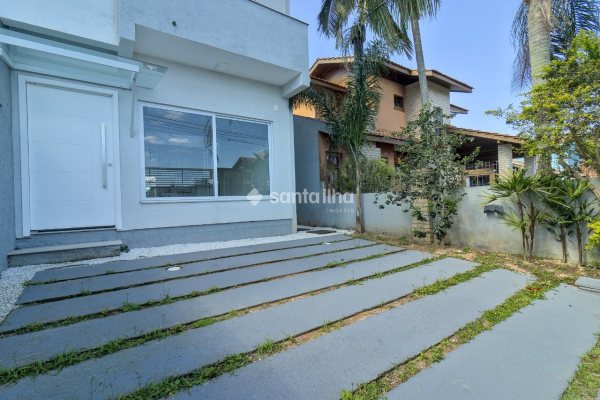 Casa à venda com 100m², 3 quartos, 1 suíte, 2 vagas no bairro Rio Tavares em Florianópolis