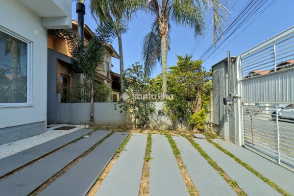 Casa à venda com 100m², 3 quartos, 1 suíte, 2 vagas no bairro Rio Tavares em Florianópolis