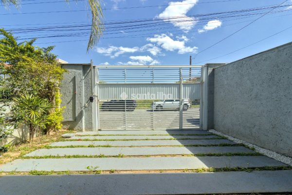 Casa à venda com 100m², 3 quartos, 1 suíte, 2 vagas no bairro Rio Tavares em Florianópolis