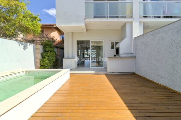 Casa à venda com 100m², 3 quartos, 1 suíte, 2 vagas no bairro Rio Tavares em Florianópolis