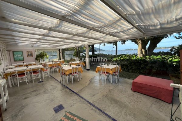 Casa à venda com 700m², 4 quartos, 4 suítes, 2 vagas no bairro Lagoa da Conceição em Florianópolis