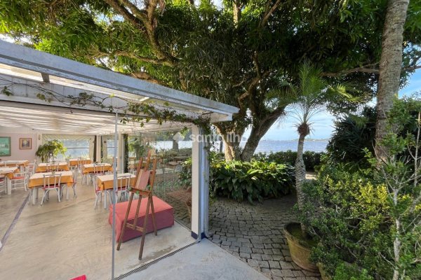 Casa à venda com 700m², 4 quartos, 4 suítes, 2 vagas no bairro Lagoa da Conceição em Florianópolis