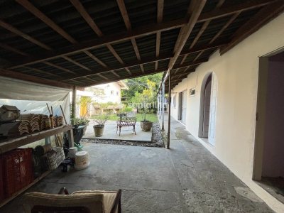 Casa à venda com 700m², 4 quartos, 4 suítes, 2 vagas no bairro Lagoa da Conceição em Florianópolis - Foto 16