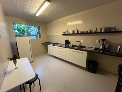 Casa à venda com 700m², 4 quartos, 4 suítes, 2 vagas no bairro Lagoa da Conceição em Florianópolis - Foto 18