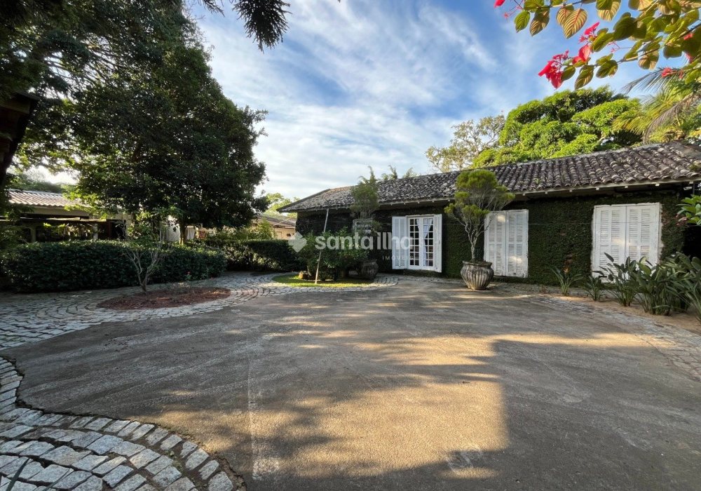 Casa à venda com 700m², 4 quartos, 4 suítes, 2 vagas no bairro Lagoa da Conceição em Florianópolis - Foto 1