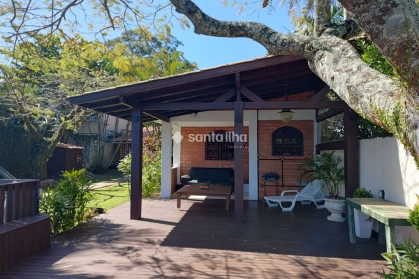 Casa à venda com 202m², 5 quartos, 1 suíte, 3 vagas no bairro Lagoa da Conceição em Florianópolis