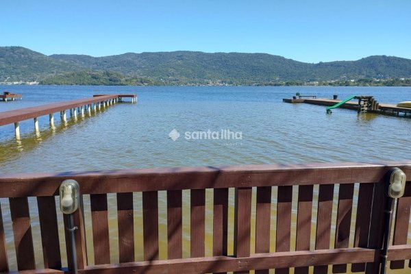 Casa à venda com 202m², 5 quartos, 1 suíte, 3 vagas no bairro Lagoa da Conceição em Florianópolis