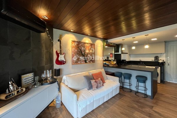 Apartamento para alugar com 46m², 1 quarto, 1 vaga no bairro Lagoa da Conceição em Florianópolis