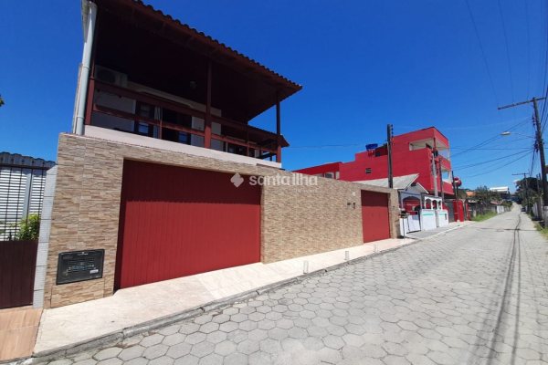 Casa à venda com 120m², 5 quartos, 1 suíte, 2 vagas no bairro Tapera em Florianópolis