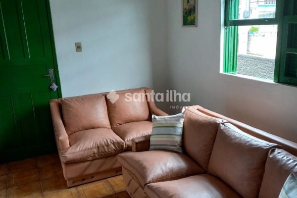 Casa à venda com 115m², 4 quartos, 3 vagas no bairro Costeira do Pirajubaé em Florianópolis
