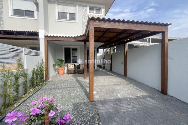 Casa para alugar com 137m², 3 quartos, 1 suíte, 2 vagas no bairro Campeche em Florianópolis