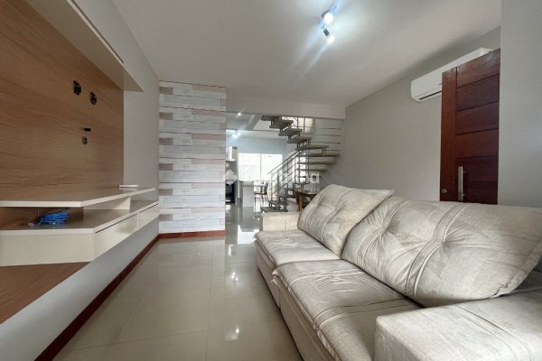 Casa para alugar com 137m², 3 quartos, 1 suíte, 2 vagas no bairro Campeche em Florianópolis
