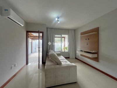 Casa para alugar com 137m², 3 quartos, 1 suíte, 2 vagas no bairro Campeche em Florianópolis - Foto 3