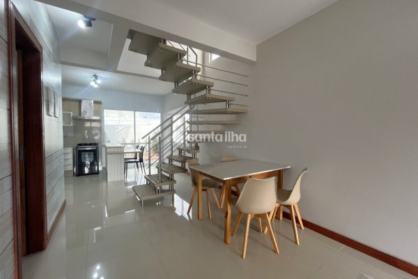 Casa para alugar com 137m², 3 quartos, 1 suíte, 2 vagas no bairro Campeche em Florianópolis