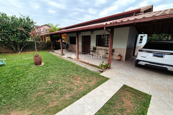 Casa à venda com 443m², 3 quartos, 1 suíte, 1 vaga no bairro Rio Tavares em Florianópolis