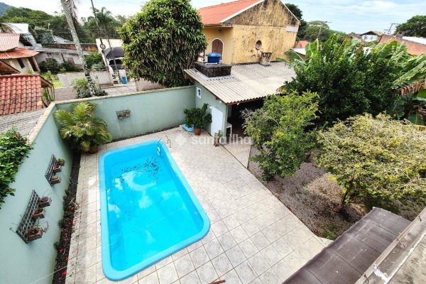 Casa à venda com 443m², 3 quartos, 1 suíte, 1 vaga no bairro Rio Tavares em Florianópolis