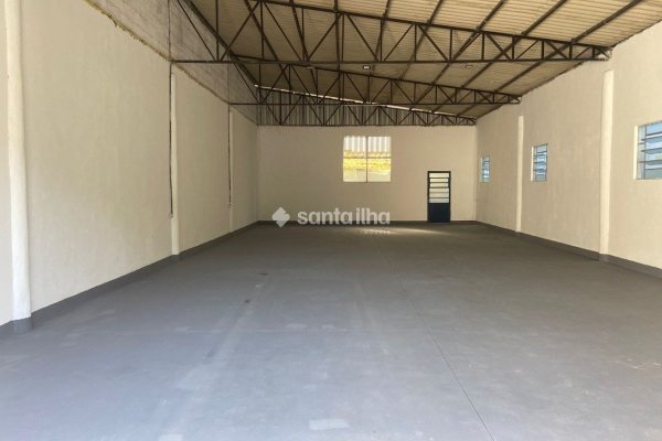 Galpão à venda com 400m², 4 vagas no bairro Rio Tavares em Florianópolis