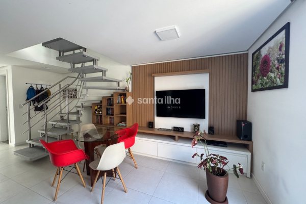Casa à venda com 78m², 2 quartos, 2 suítes, 1 vaga no bairro Morro das Pedras em Florianópolis