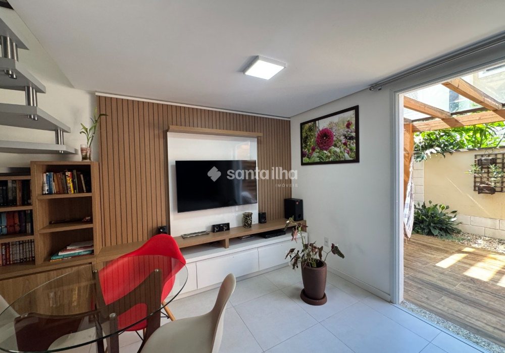 Casa à venda com 78m², 2 quartos, 2 suítes, 1 vaga no bairro Morro das Pedras em Florianópolis - Foto 1