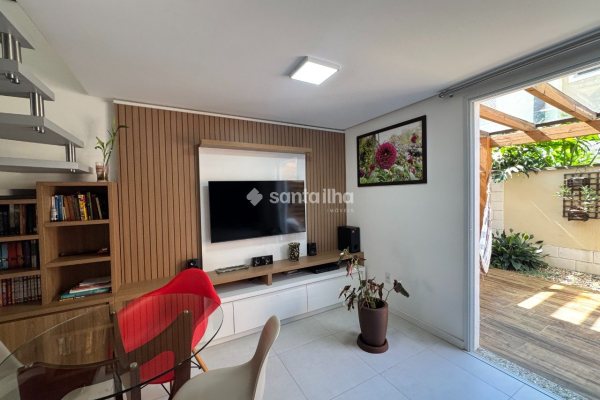 Casa à venda com 78m², 2 quartos, 2 suítes, 1 vaga no bairro Morro das Pedras em Florianópolis