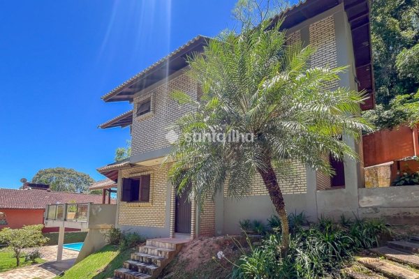 Casa à venda com 178m², 4 quartos, 4 suítes, 4 vagas no bairro Centro em Florianópolis