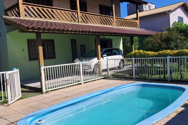 Casa à venda com 195m², 3 quartos, 1 suíte, 3 vagas no bairro Morro das Pedras em Florianópolis